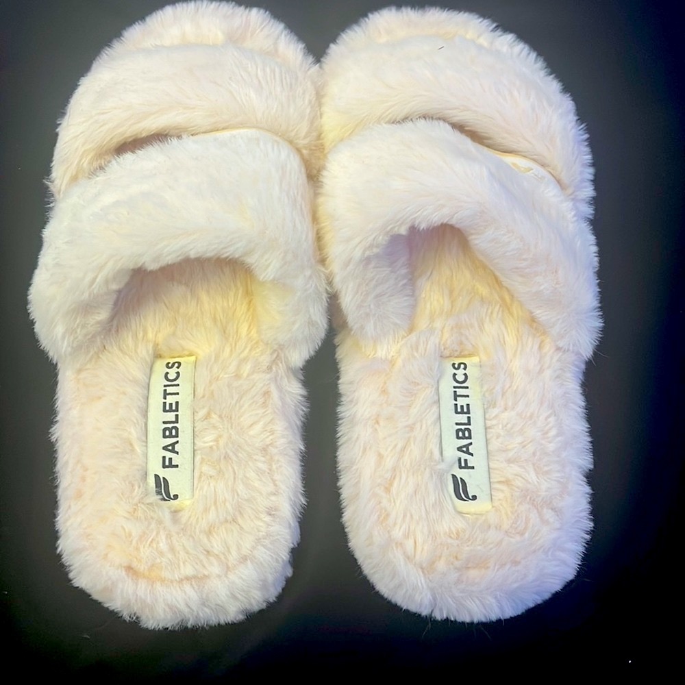 Fabletics Slippers - Picture 3 of 5